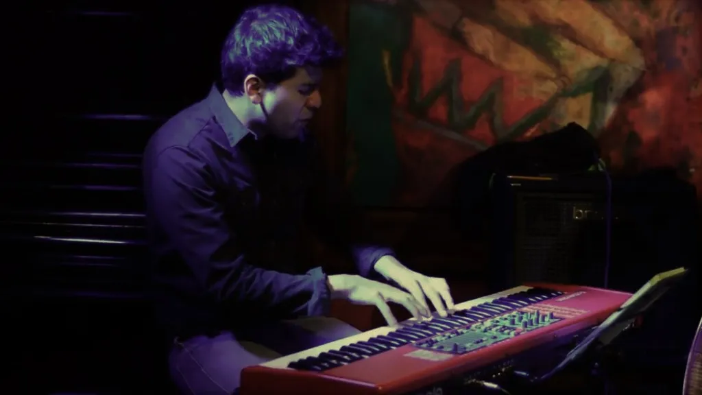 Pianista bogotano Oscar Caucaly