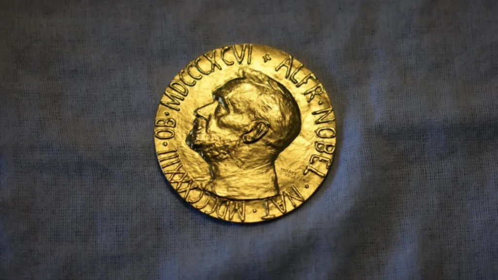 Fundación Nobel se pronuncia por entrega de medalla a Trump