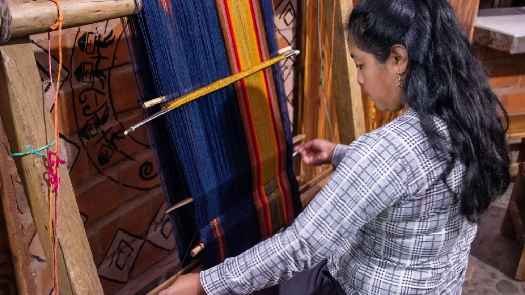 Artesanías colombinas: Tejido en guanga en Nariño