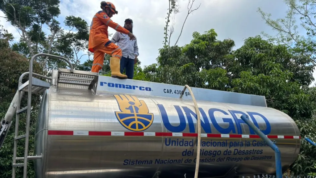 Inundaciones en Córdoba: Gobierno lleva agua potable a familias en Tierralta