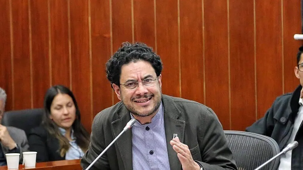 Iván Cepeda diálogo con el empresariado