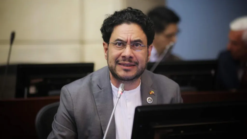 Iván Cepeda queda fuera de consulta presidencial por decisión del CNE