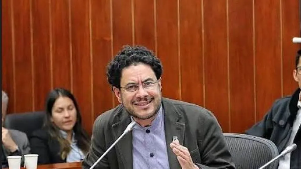 Iván Cepeda anuncia desobediencia pacífica
