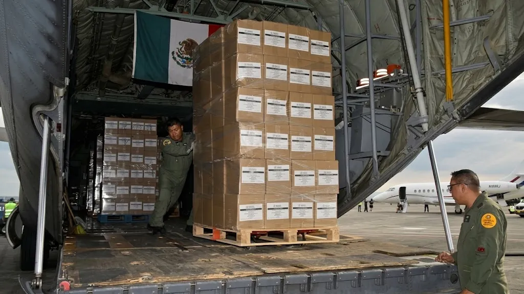 Más de 56 toneladas de ayuda de México llegan a Colombia para atender la emergencia