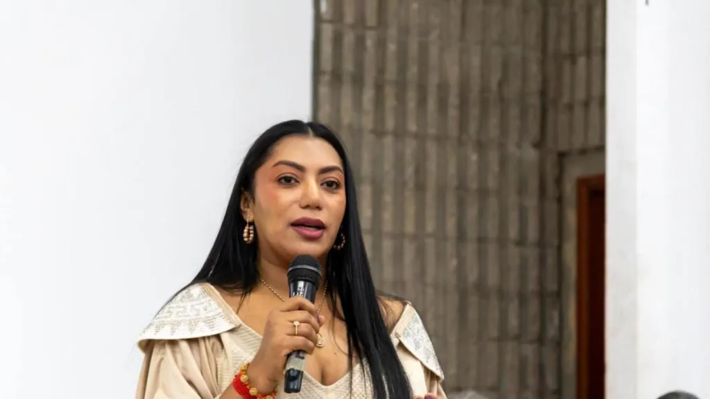 Denuncia a empresa de agua ESEPGUA: Martha Peralta 