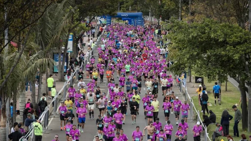 Muere corredor en la Media Maratón de Bogotá 2025 a pocos metros de la meta