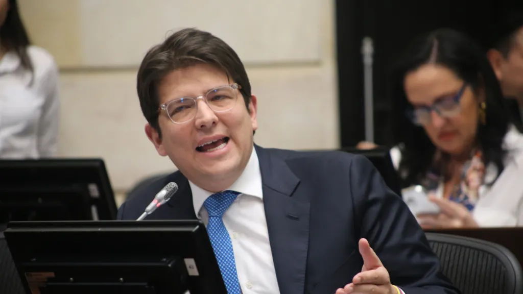 Quién reemplaza a Miguel Uribe Turbay en el Senado: María Angélica Guerra