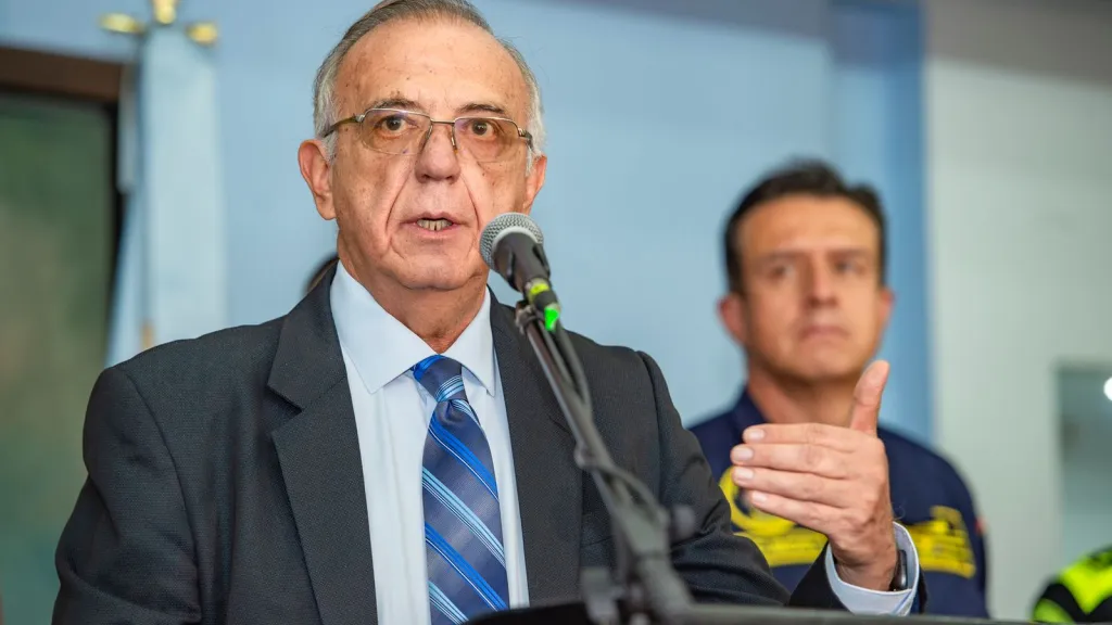 Militares harán parte de las negociaciones con grupos ilegales: MinDefensa