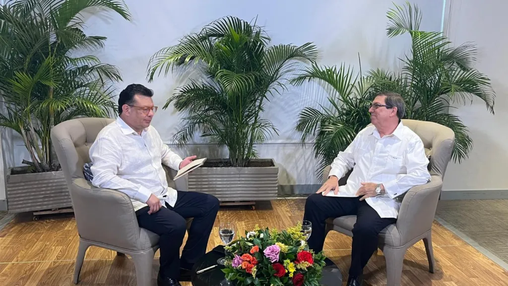 Canciller cubano respalda Petro alerta sobre amenaza de EE. UU. Caribe