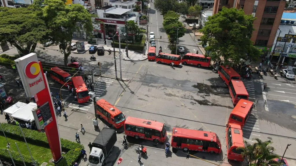Paro de busetas en Ibagué | Bloqueos cumplen más de 24 horas