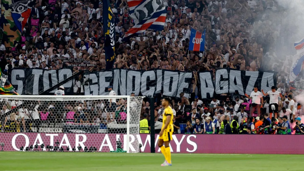 Hinchas del PSG expresan apoyo a Palestina durante la final de la Champions League 2025