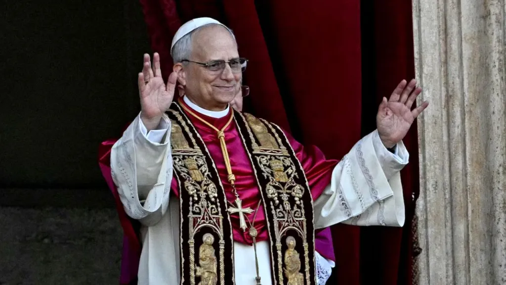 El Vaticano confirmó que la cirugía pulmonar del papa León XIV concluyó con éxito y estimó que su recuperación durará aproximadamente una semana.