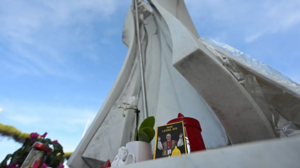 El papa León XIV presenta una buena recuperación tras la operación de pulmón. Los médicos reportaron resultados normales en sus pruebas de control.