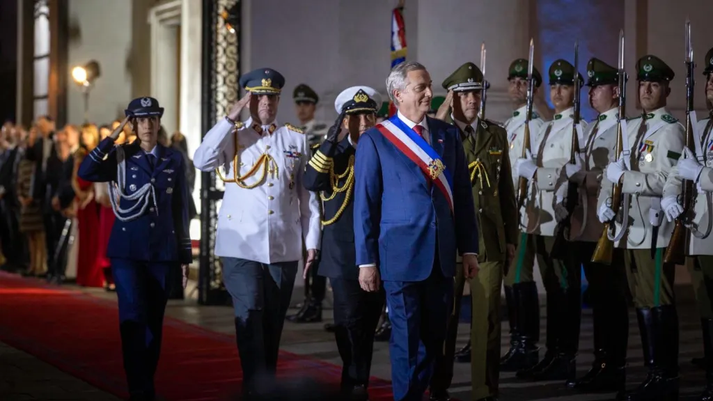 Petro cuestiona corredor humanitario de Kast y advierte riesgos para migrantes colombianos
