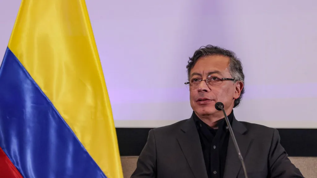 Petro dice que CNE no ha respondido a la ley ni a la Constitución