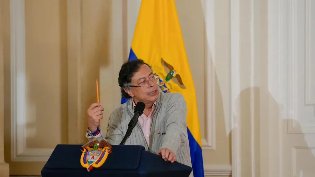 Petro responde Portafolio sobre acuerdos energéticos con Venezuela