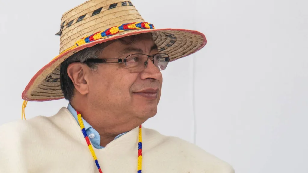 Suspenden decreto con el que Petro asumió regulación de servicios
