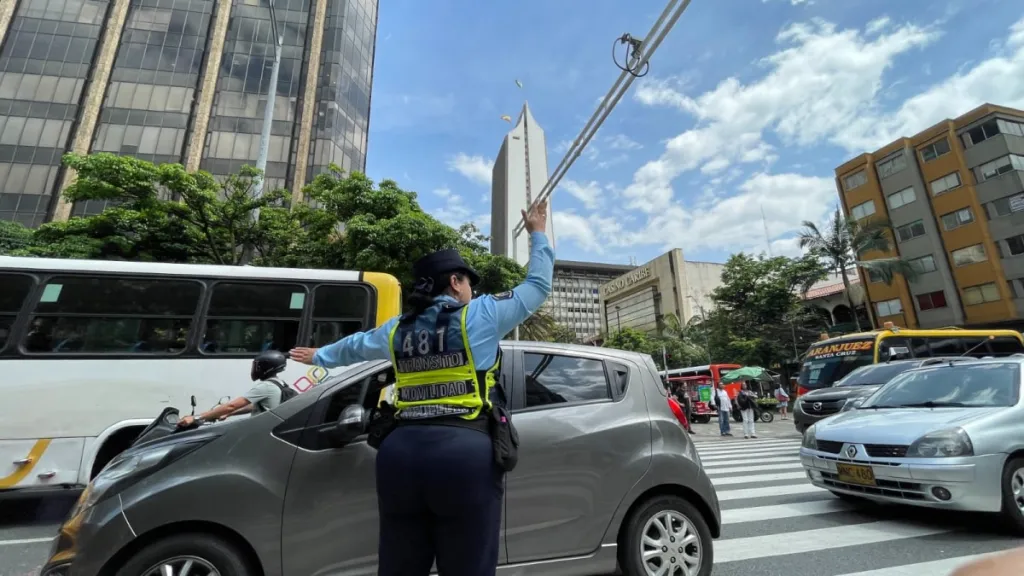 Pico y placa Medellin Valle de Aburrá : 6 de octubre al 10 de octubre de 2025