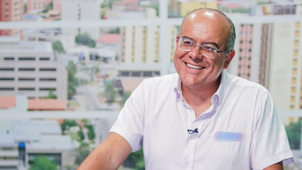 Ricardo Orrego fue imputado por presuntos delitos de acto sexual violento y acoso sexual. Cinco mujeres fueron identificadas como presuntas víctimas, según la Fiscalía