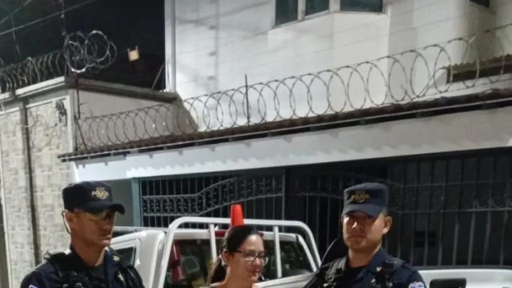Arresto de abogada crítica de Bukele en el Salvador