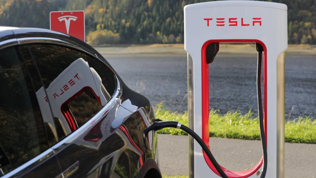 SIC dicta órdenes a Tesla Colombia para garantizar derechos de los consumidores