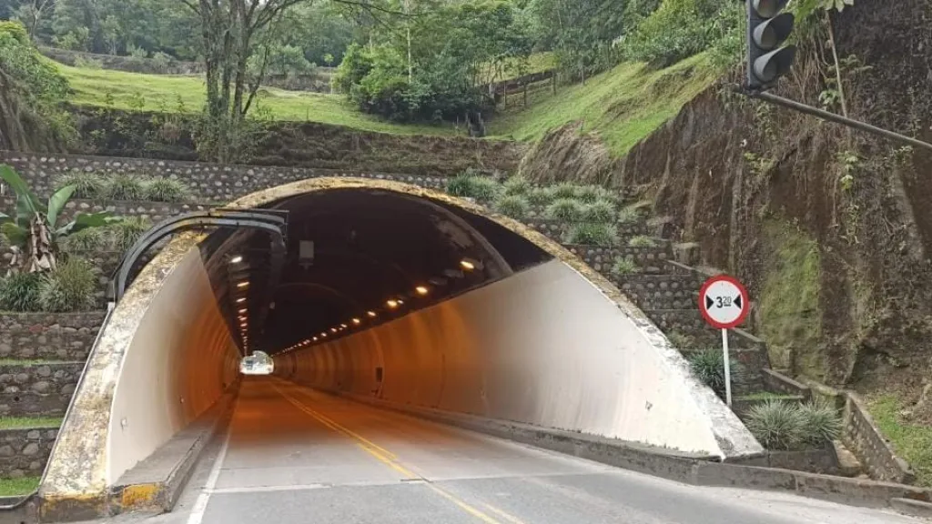 Vía al Llano tendrá cierres nocturnos a partir del 20 de abril