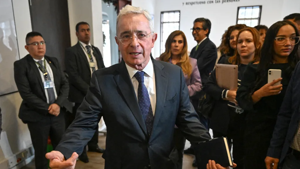 Álvaro Uribe Vélez: Víctimas piden audiencia pública a Justicia Argentina