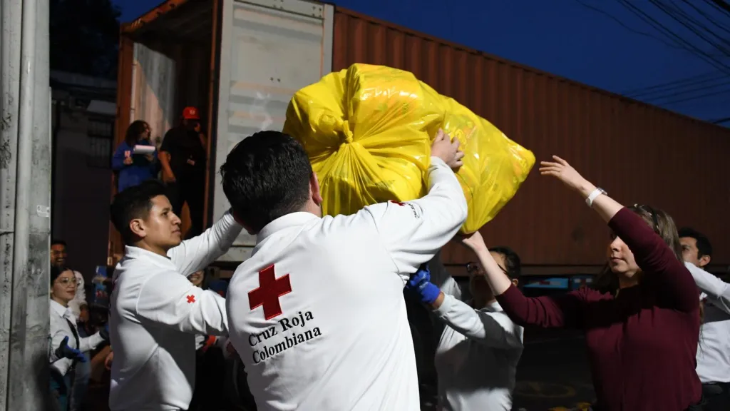 Voluntarios, centros de acopio y donaciones: así responde la gente a la emergencia tras el terremoto