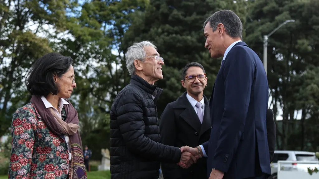 Presidente de España recibió informe de la Comisión de la Verdad