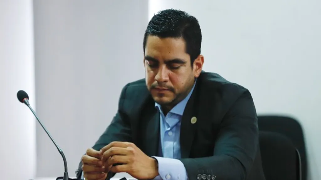 Suspenden 8 meses al senador Alex Flórez por insultar a policías