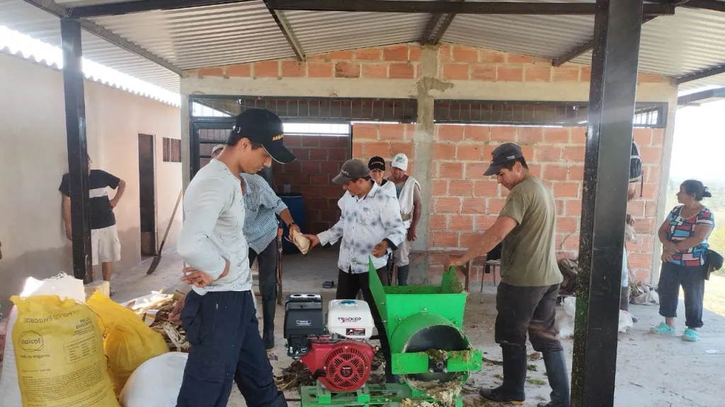 Conoce más sobre las biofábricas de abono orgánico en la producción campesina