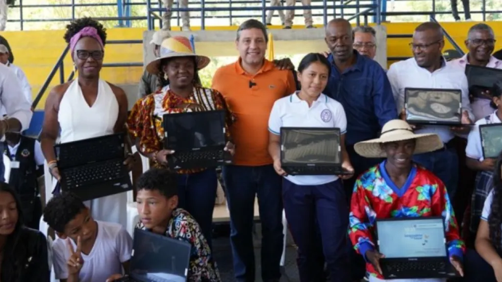 Entrega de computadores en Cauca | Ministerio de las Tic 