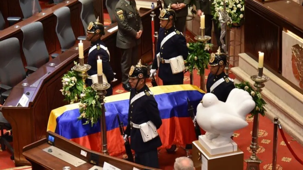 Despedida de Fernando Botero en Colombia: después de ceremonia en la Catedral Primada, hoy llega a medellín