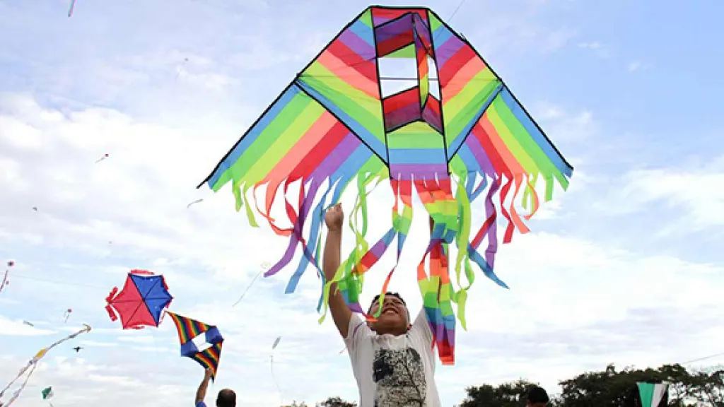 Agosto, mes de las cometas y festivales