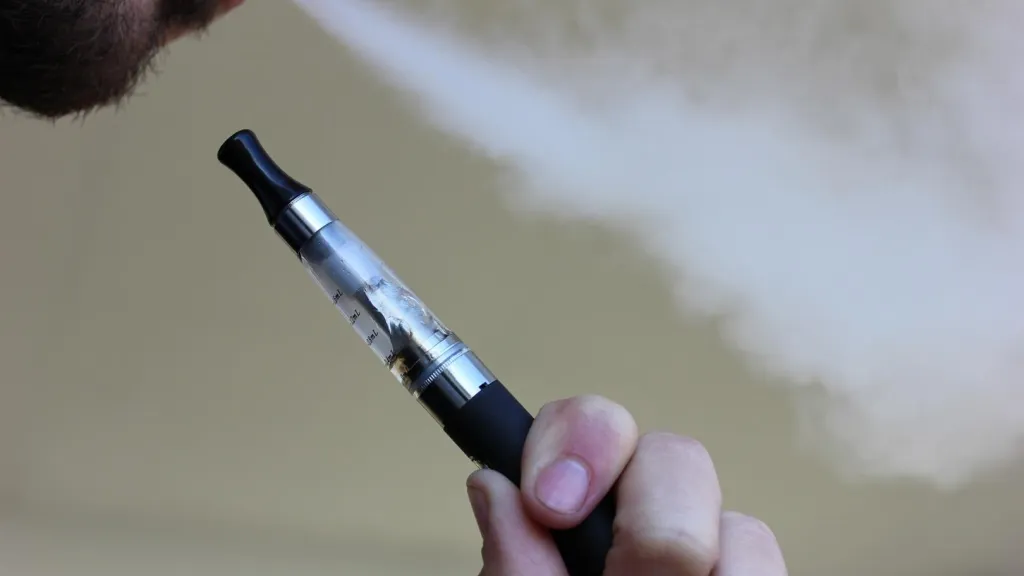 Radican proyecto que busca crear impuestos a los vapeadores