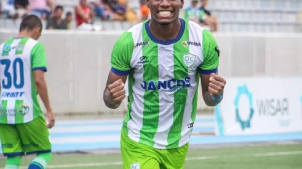 ¡Un futbolista tumaqueño brilla en las canchas de China!