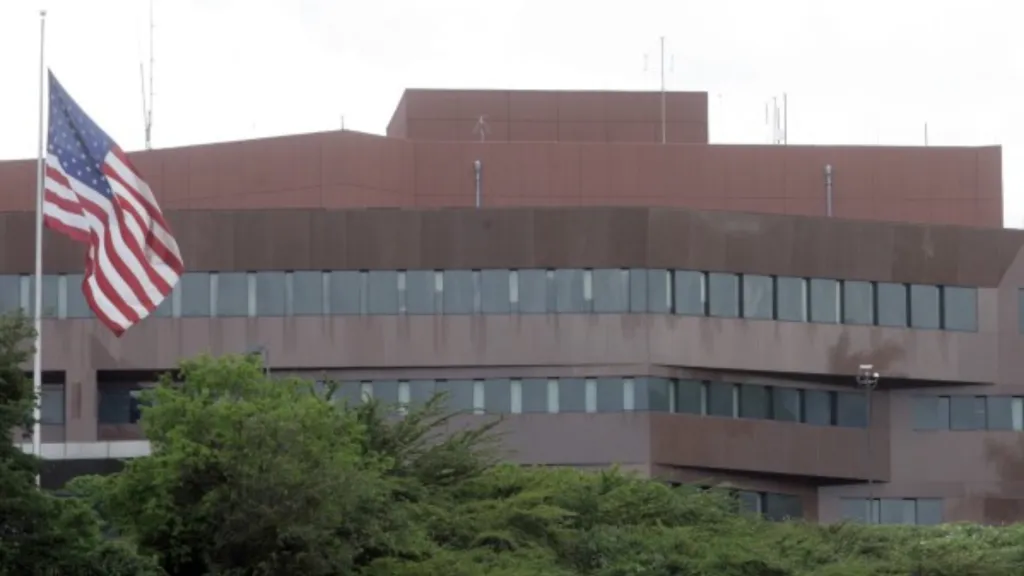 Estados Unidos envía diplomáticos a Caracas para evaluar reapertura de la embajada