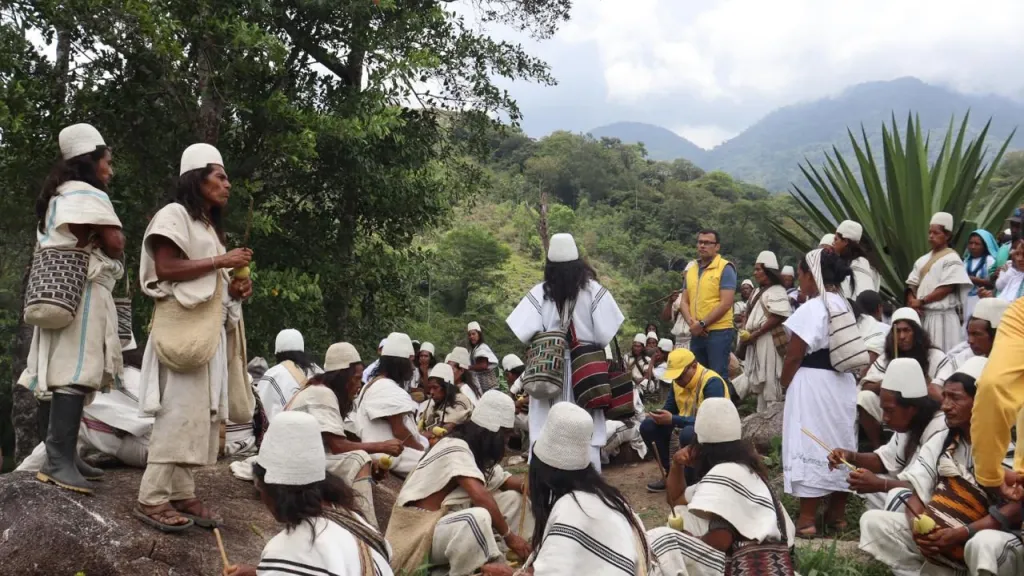 Entregan ayuda humanitaria a indígenas Arhuacos en Magdalena