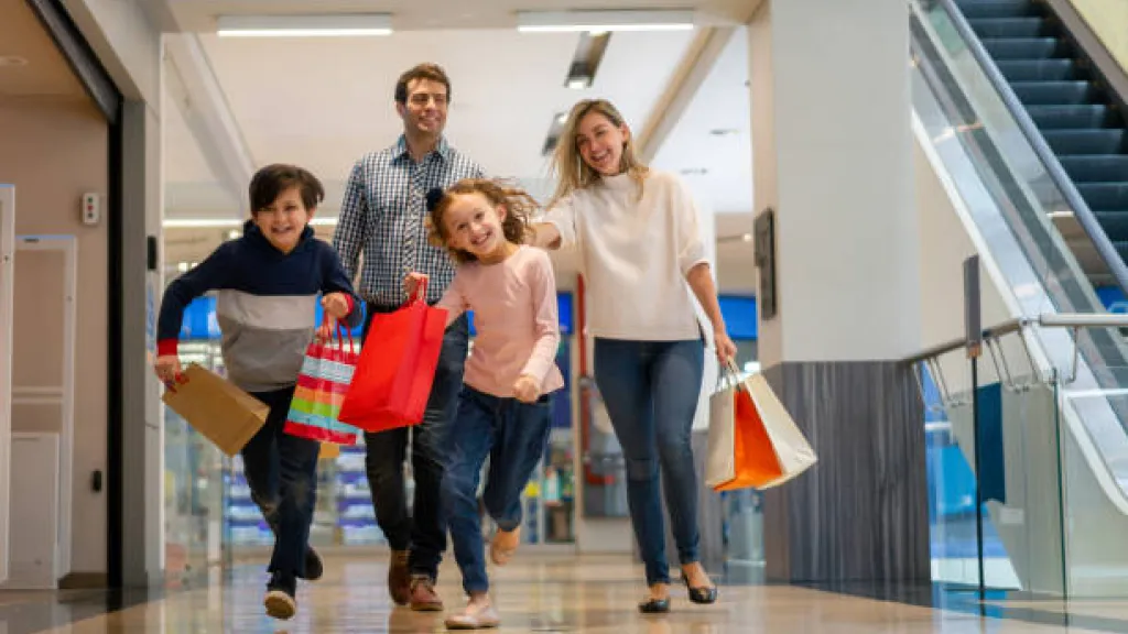 Consumo de los hogares impulsa la economía colombiana, según el Banco de la República