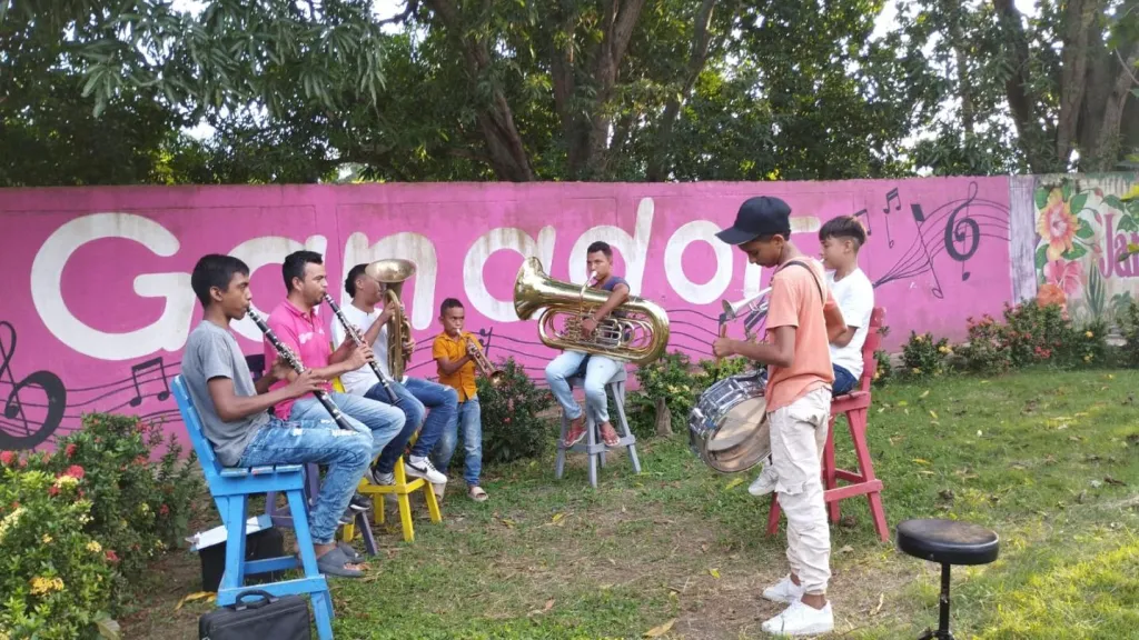 Historia de José Leonel, un joven que luchó por aprender clarinete
