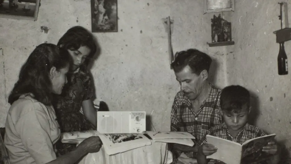 Historia de la Radio Nacional de Colombia: La educación