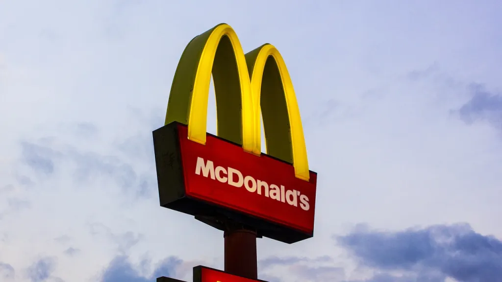 Personas fueron infectadas con una bacteria en la cadena McDonald's