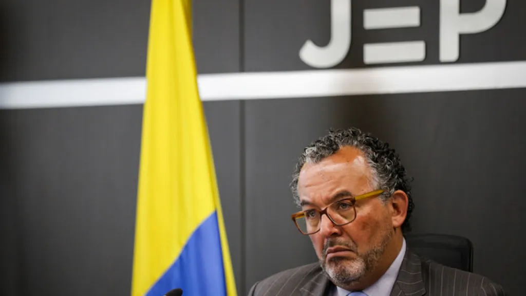 Intimidaciones contra la JEP: Magistrado Roberto Vidal denuncia amenazas persistentes