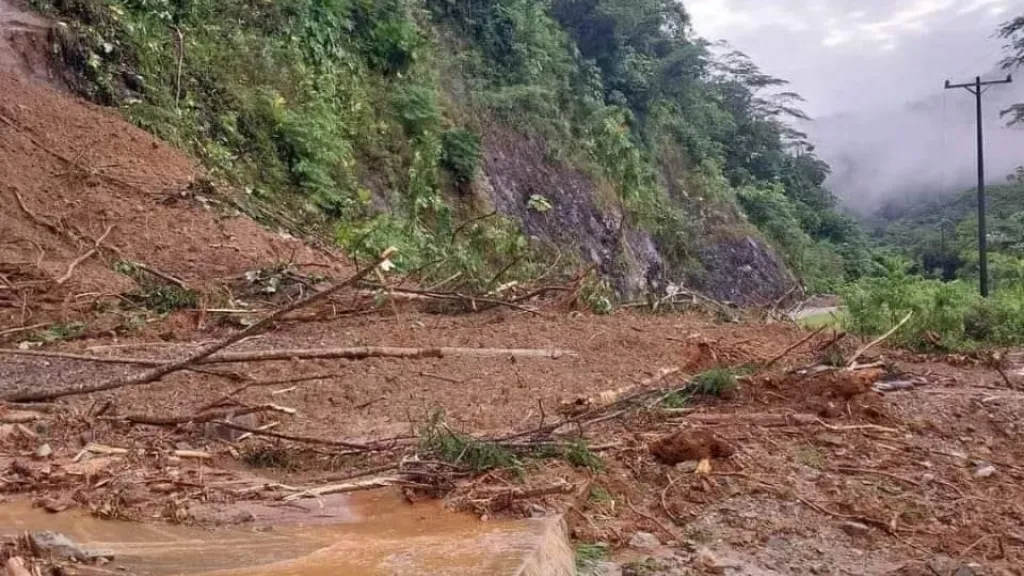 Cierre de la vía Quibdó - Pereira por deslizamiento de tierra