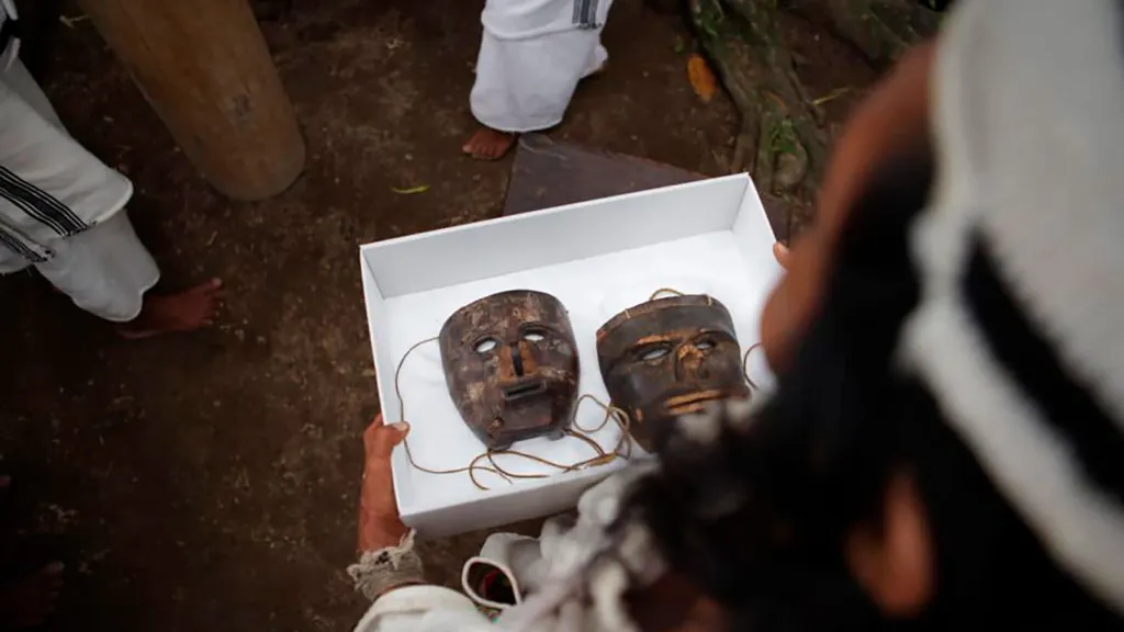Pueblo Kogui purifica máscaras mágicas para promover la Paz Total en Colombia