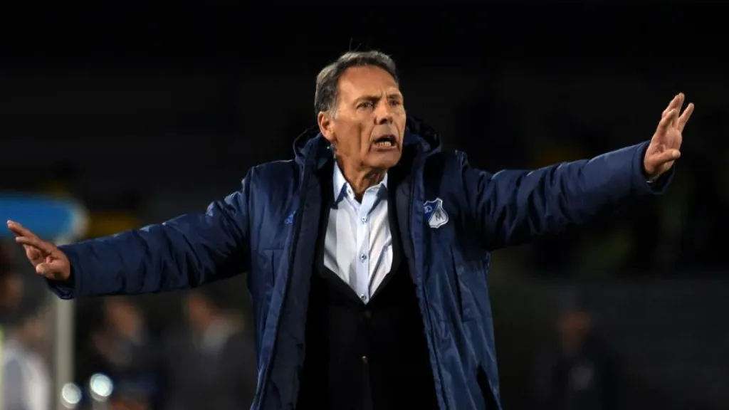 Homenaje a Miguel Ángel Russo exdirector técnico de Millonarios 