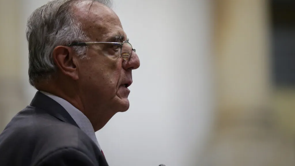 En acto público, Ministro de Defensa pide perdón por crimen de 'falso positivo'
