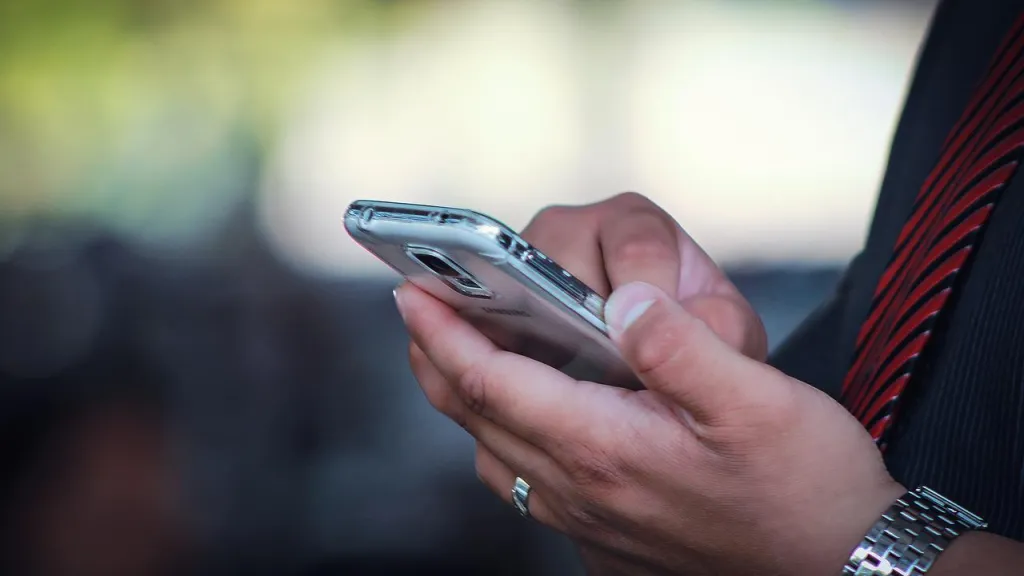 Multas a Tigo y Claro por vulnerar derechos de los consumidores