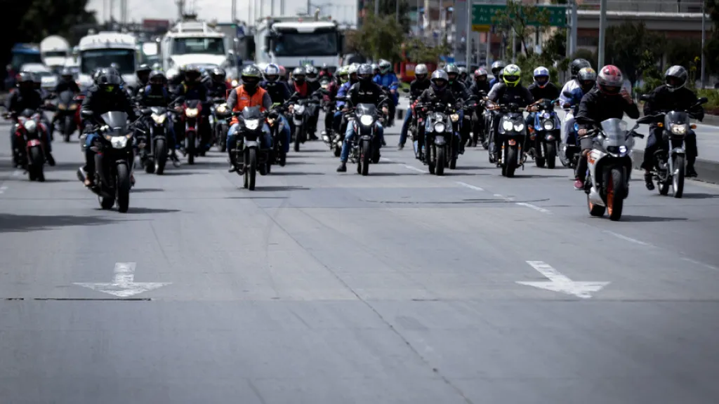 Gremios de motociclistas piden reunirse con el presidente Gustavo Petro