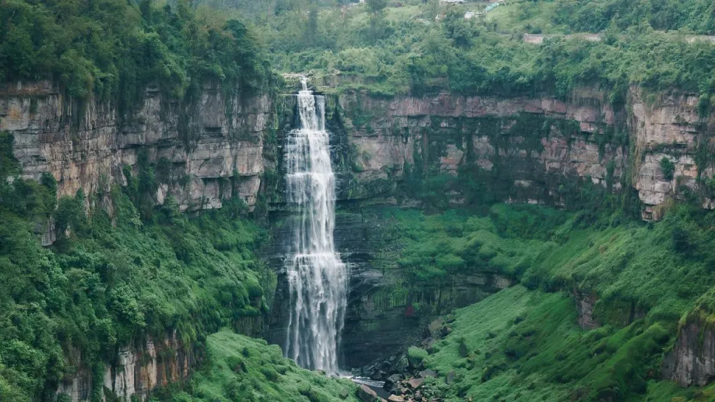Un carro cayó al Salto del Tequendama: autoridades realizan labores de búsqueda